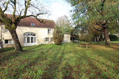 Maison - 280 m² - 11 pièces
