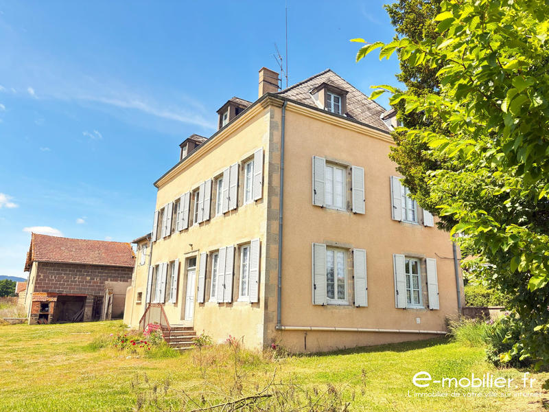 Maison - 220 m² - 8 pièces