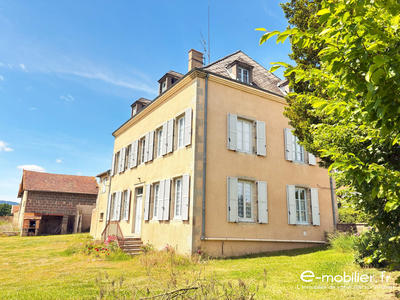 Maison - 220 m² - 8 pièces