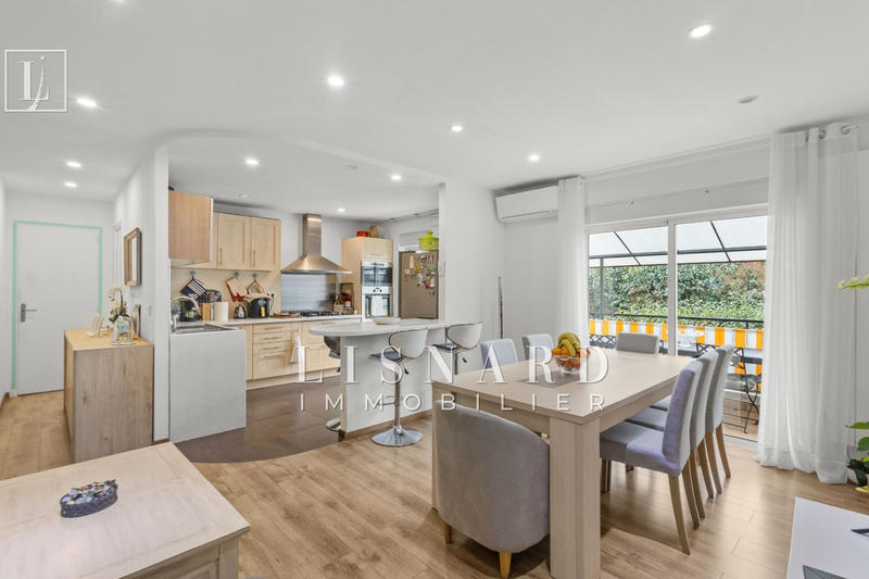 Maison - 262 m² - 10 pièces