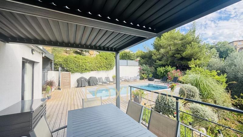 Maison - 140 m² - 6 pièces