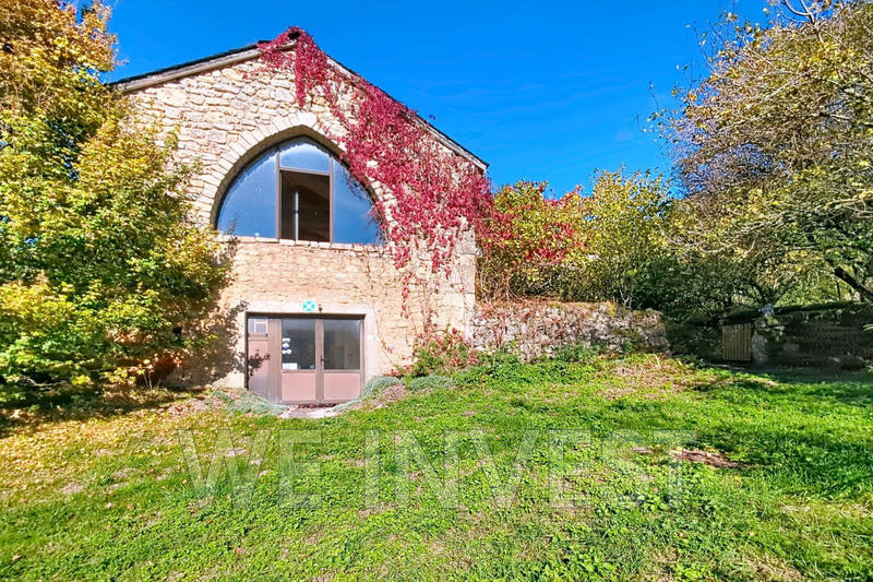 Propriété - 475 m²