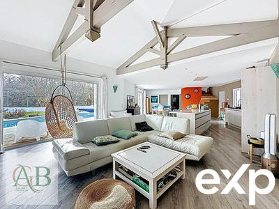 Maison - 220 m² - 7 pièces