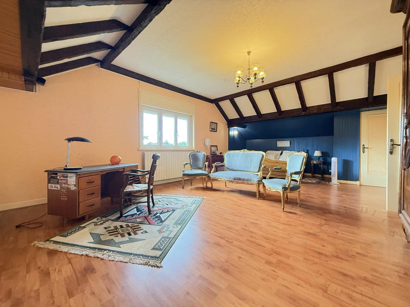 Maison traditionnelle - 282 m² - 8 pièces