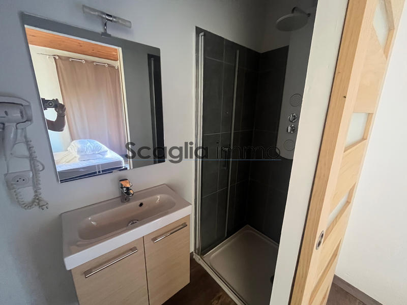 Maison - 250 m² - 8 pièces