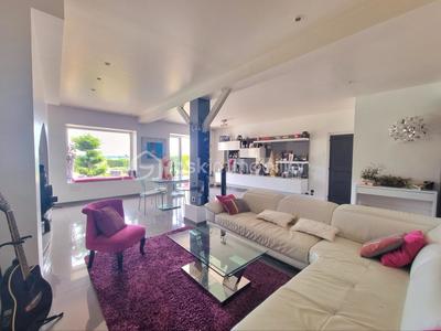 Maison en pierre - 245 m² - 8 pièces