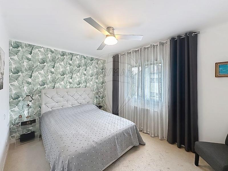 Maison - 204 m² - 8 pièces