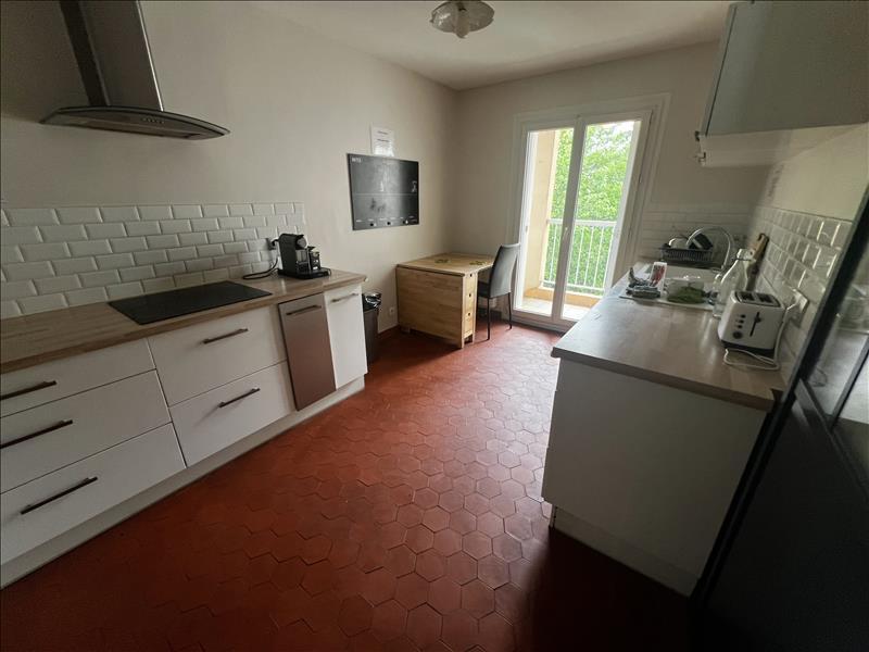 Chambre - 103 m² - 1 pièce