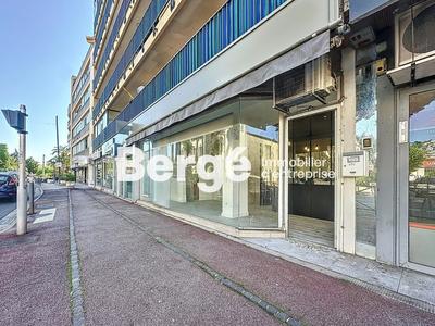 Local commercial - 124 m²
