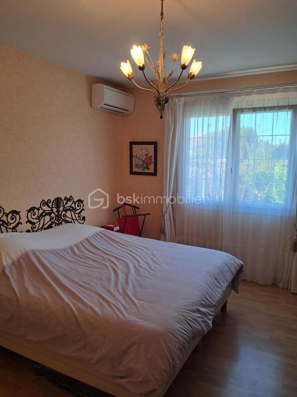 Maison traditionnelle - 180 m² - 6 pièces