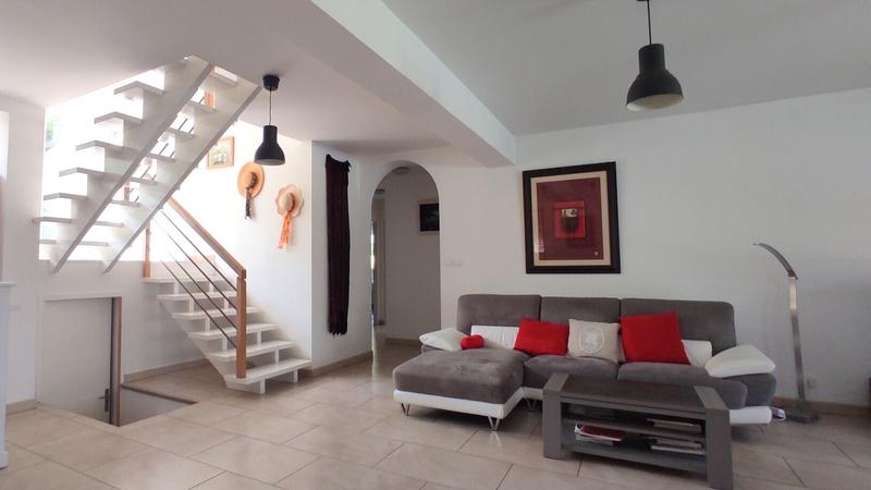 Maison - 242 m² - 7 pièces