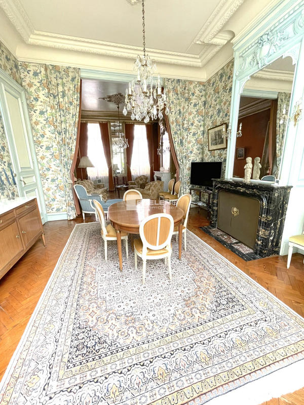 Maison - 230 m² - 6 pièces