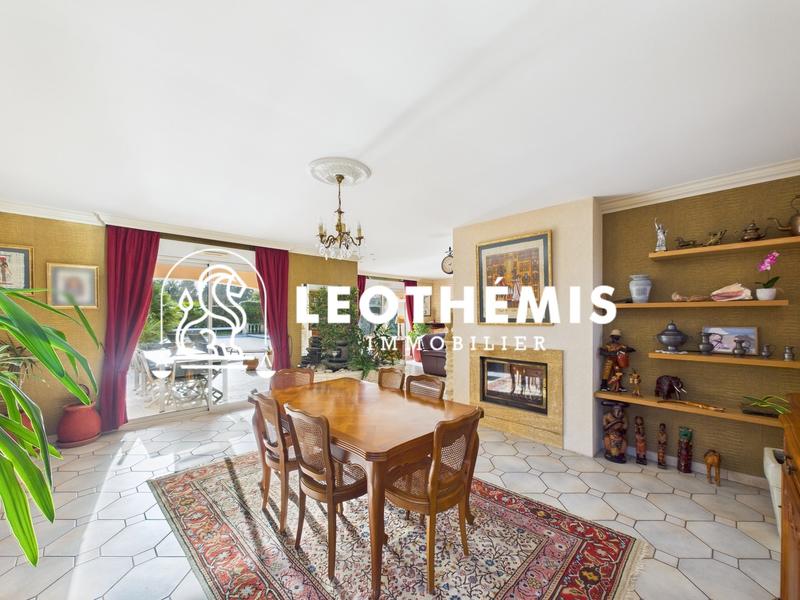 Maison - 177 m² - 8 pièces