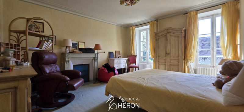 Maison - 373 m² - 10 pièces