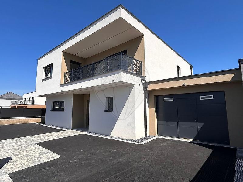 Maison - 180 m² - 7 pièces