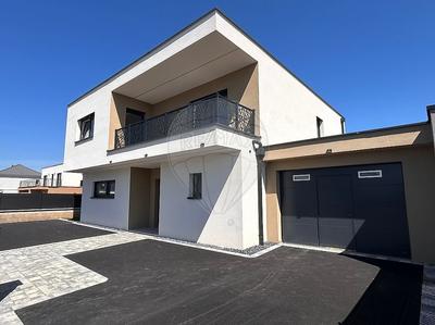 Maison - 180 m² - 7 pièces