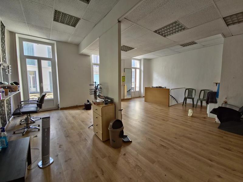 Local commercial - 85 m² - 3 pièces