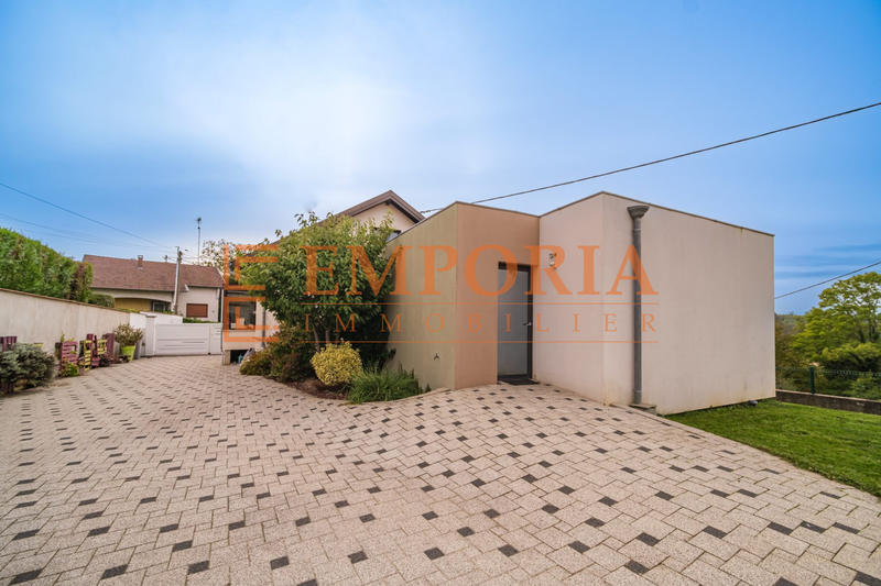 Maison - 180 m² - 8 pièces