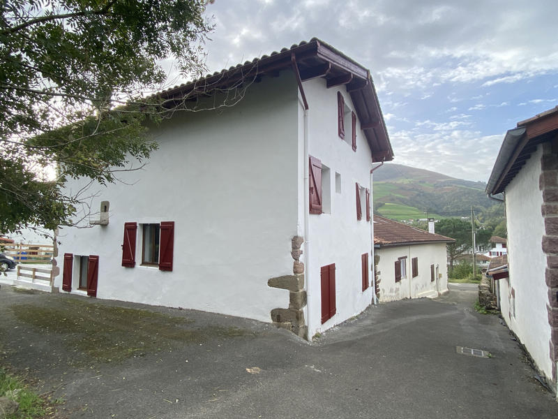 Maison - 93 m² - 5 pièces