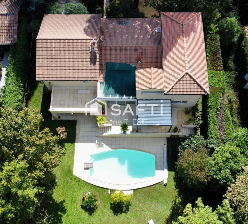Villa - 179 m² - 6 pièces