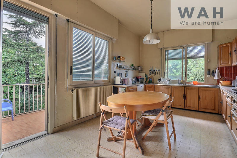 Maison - 280 m² - 11 pièces