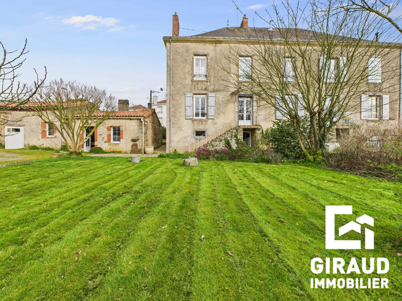 Maison - 208 m² - 7 pièces