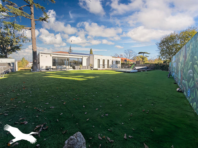 Maison - 350 m² - 12 pièces