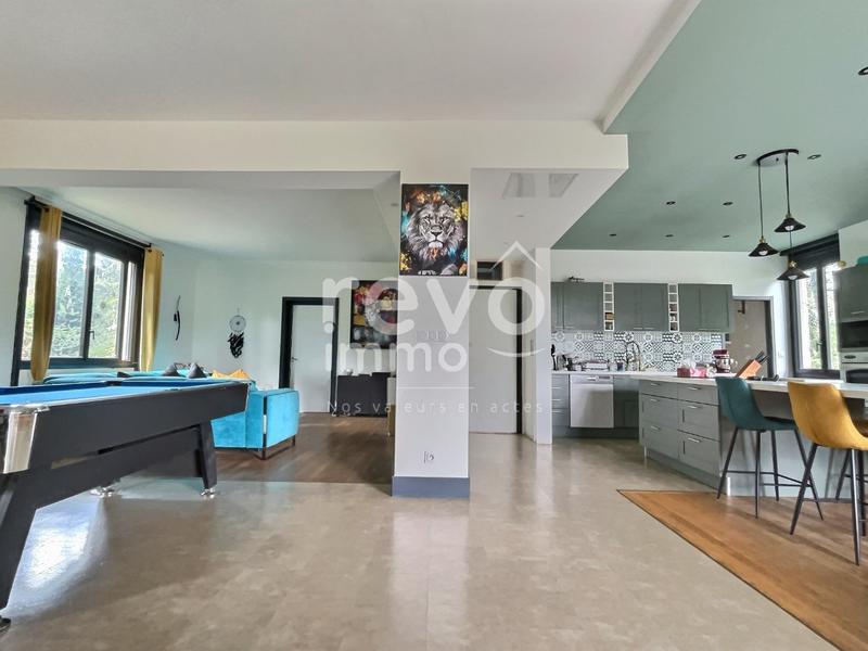 Maison - 203 m² - 7 pièces