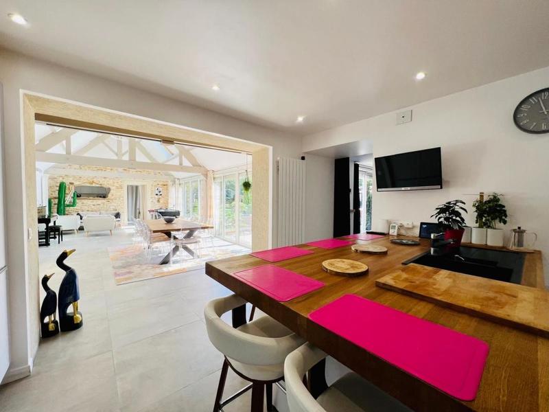 Maison - 300 m² - 7 pièces