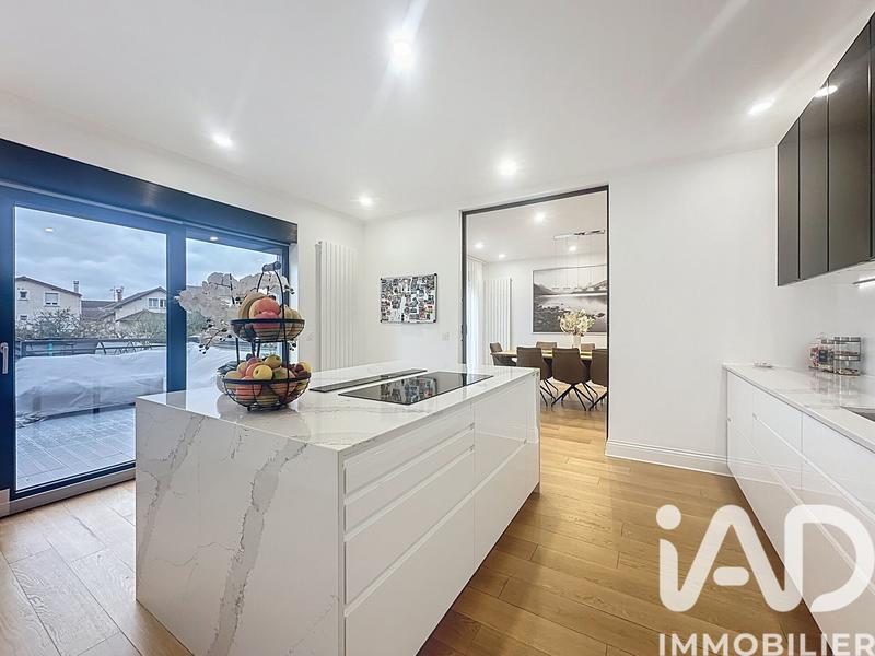 Maison - 282 m² - 12 pièces