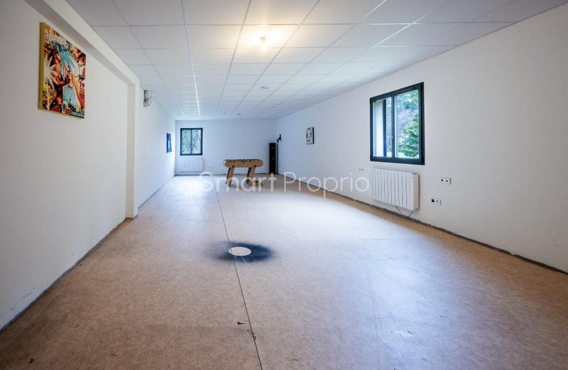 Propriété - 250 m² - 6 pièces