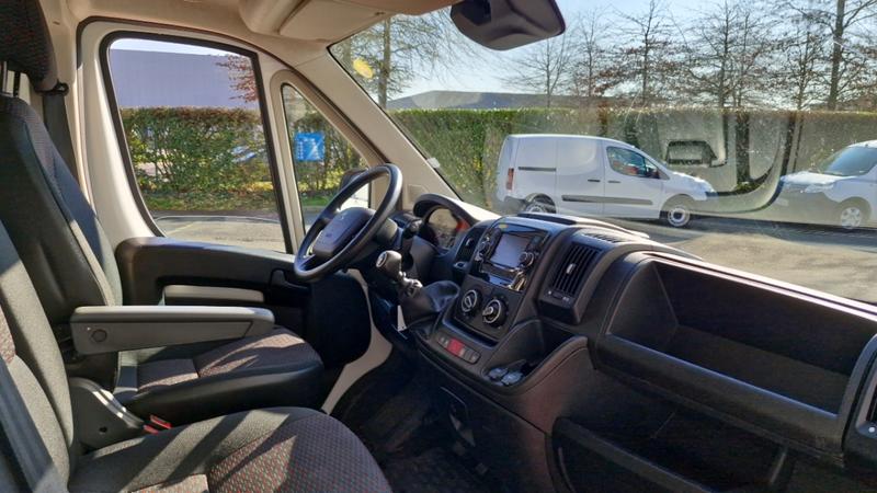 Peugeot Boxer Fourgon Tole 333 L2h2 Bluehdi 140 Ss Asphalt