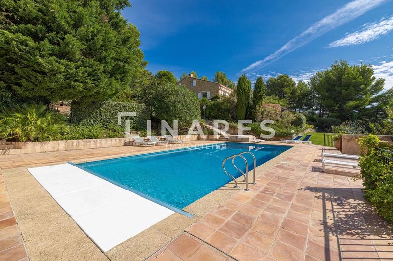Villa - 410 m² - 9 pièces