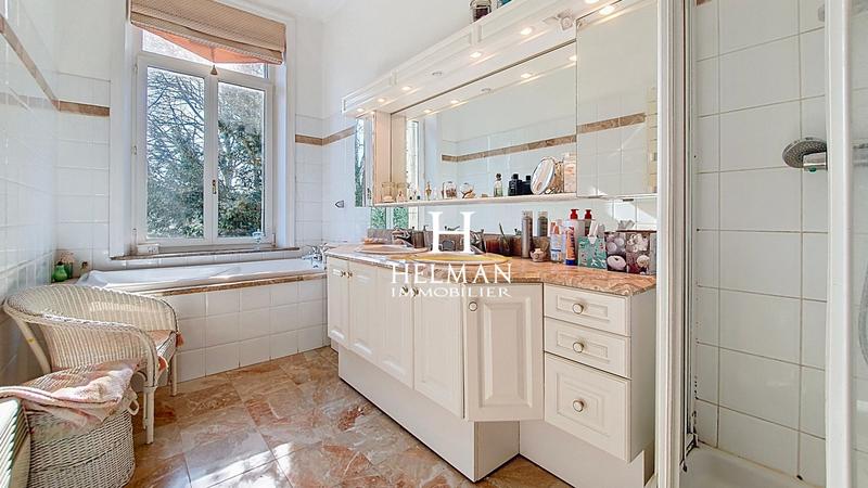 Maison - 336 m² - 13 pièces