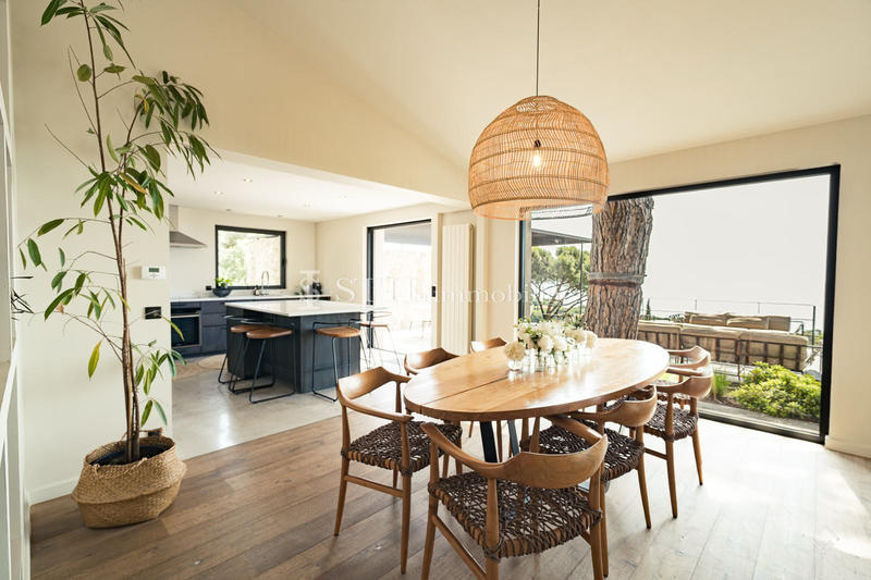 Villa - 347 m² - 9 pièces