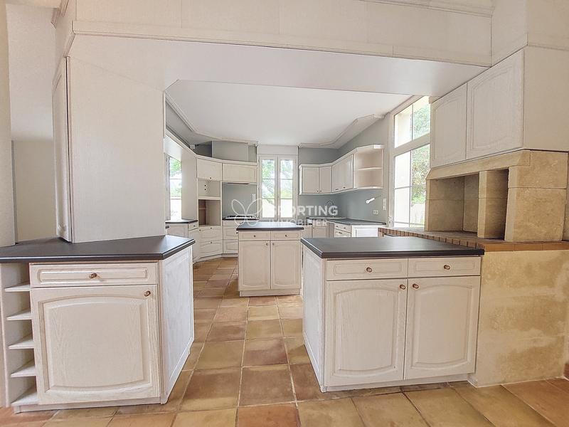 Maison - 400 m² - 8 pièces