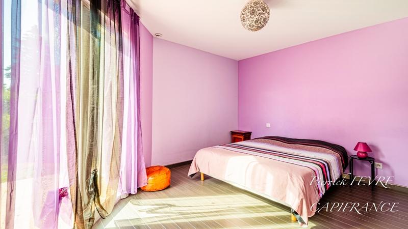 Maison - 237 m² - 8 pièces