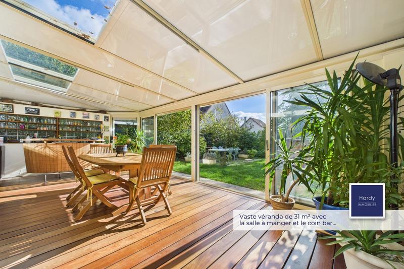 Maison - 266 m² - 9 pièces