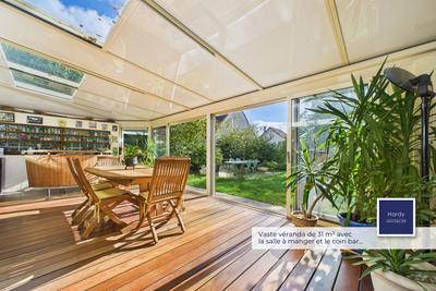 Maison - 266 m² - 9 pièces