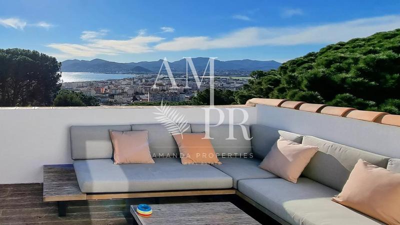 Villa - 300 m² - 7 pièces