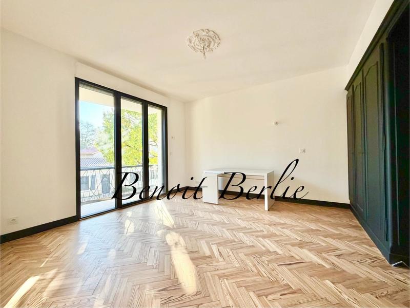 Maison - 217 m² - 7 pièces