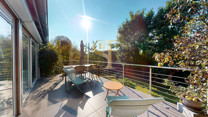 Maison - 168 m² - 7 pièces