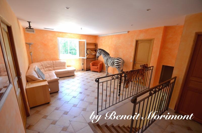 Maison - 220 m² - 7 pièces