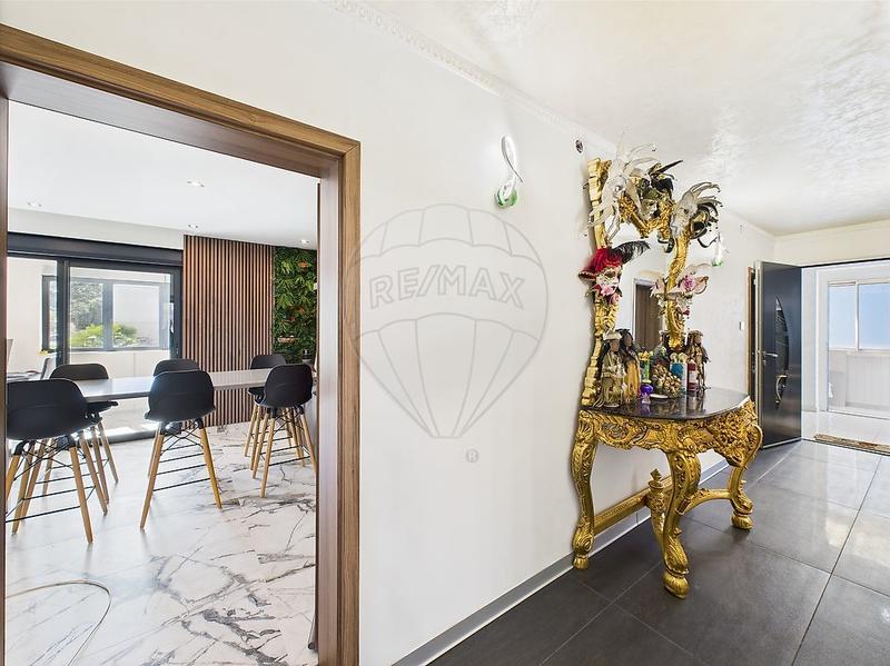 Maison - 255 m² - 6 pièces