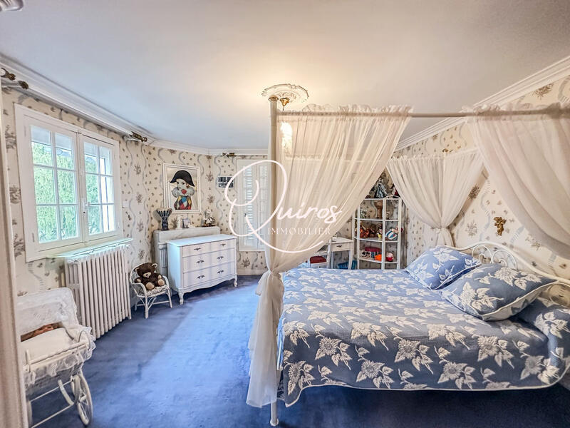 Maison - 292 m² - 13 pièces