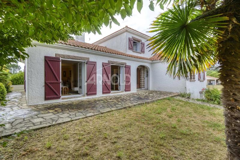 Maison - 207 m² - 7 pièces