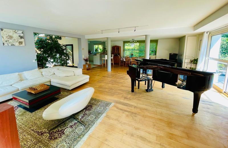 Maison - 210 m² - 7 pièces