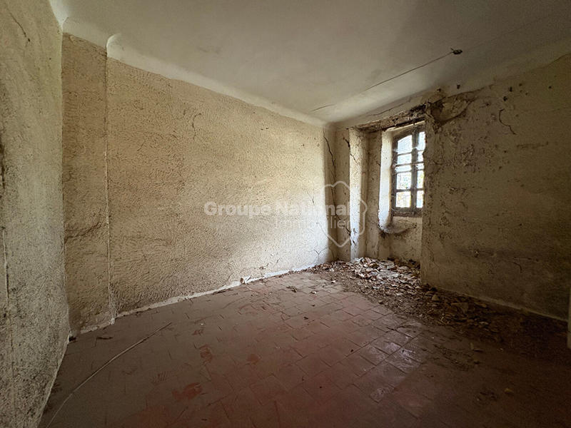 Maison - 930 m² - 30 pièces