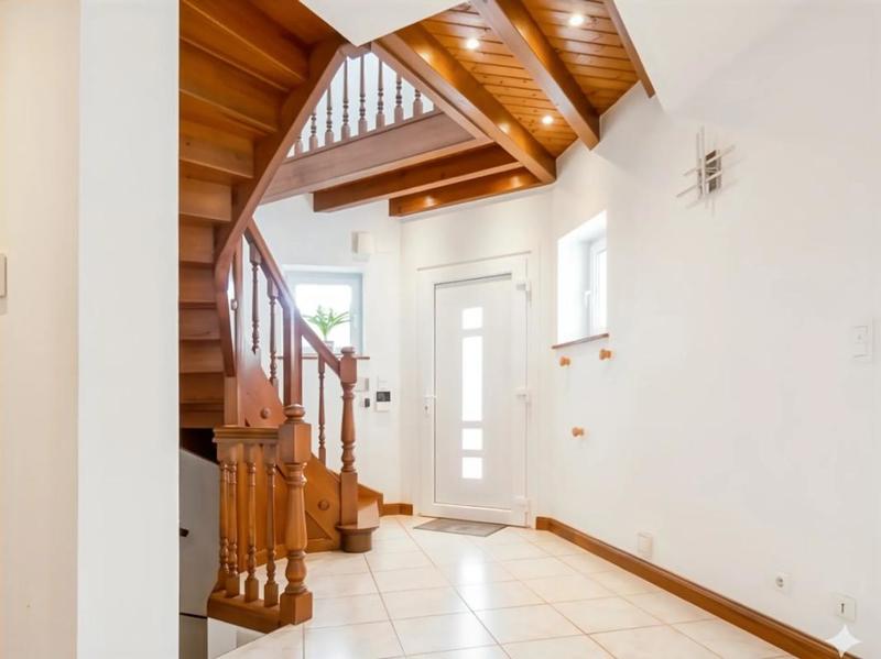 Maison - 250 m² - 8 pièces