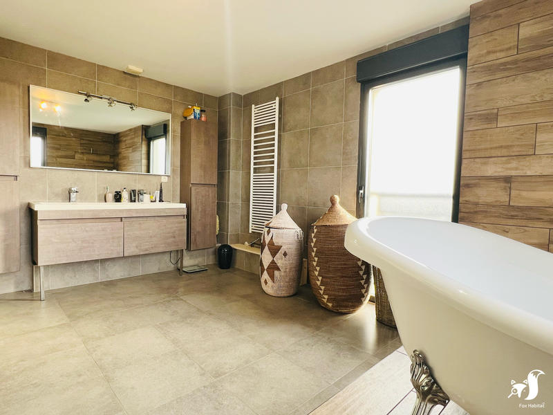 Maison - 255 m² - 7 pièces